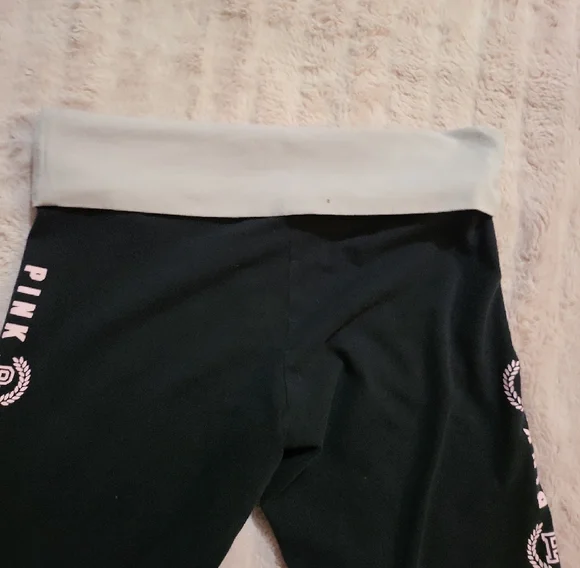 PINK Victoria's Secret YOGA Women's Black and Gray Logo Leggings - Picture 7 of 8